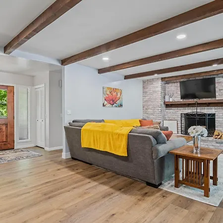 Gregory Hills Retreat Villa
